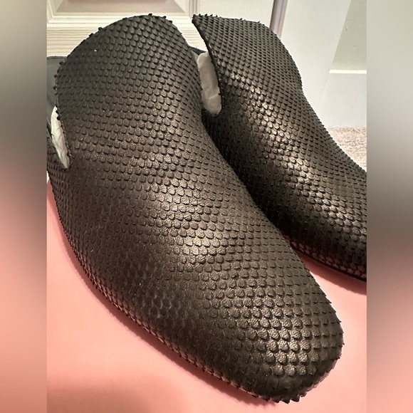 Intentionally Blank Gate Mules - Picture 2 of 5